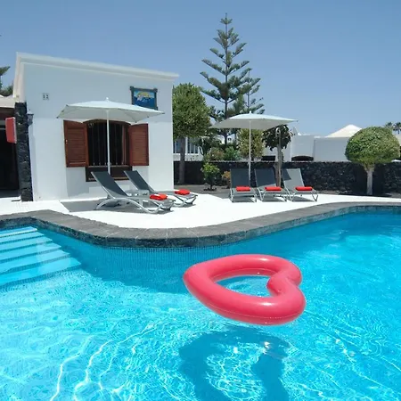 In Puerto Del Carmen Sleeps 5 Includes Swimming Pool Villa Puerto del Carmen