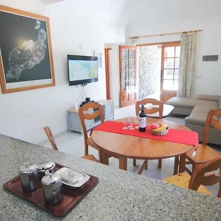 Villa In Puerto Del Carmen Sleeps 5 Includes Swimming Pool