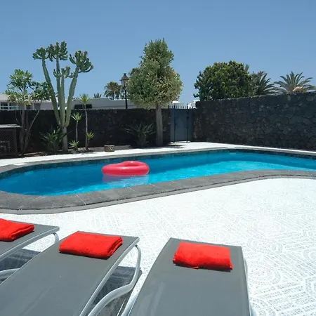 빌라 In Puerto Del Carmen Sleeps 5 Includes Swimming Pool *